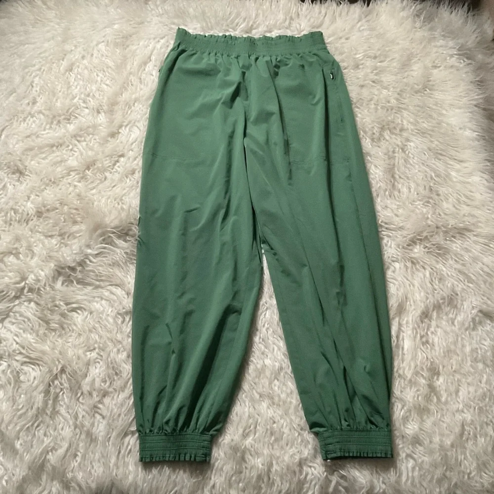 Athleta Savannah Jogger in Vineyard Green - Picture 2 of 5